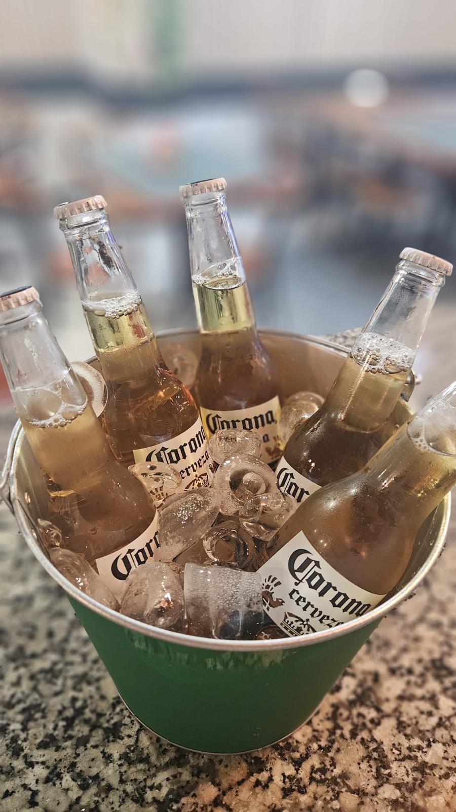 Cervezas Corona en hielo